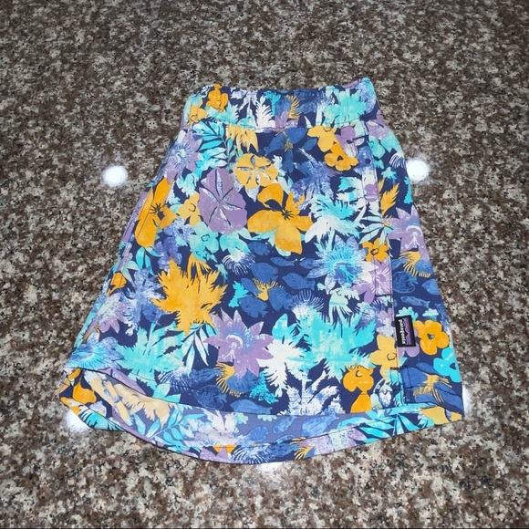 Patagonia Woman’s Barely Baggies Short 2.5” Size Medium - Picture 4 of 5